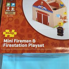 Mini Firemen and Firestation