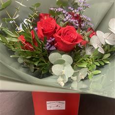 6 Long stemmed Red Roses