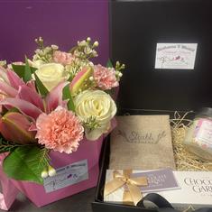 Flowerbox &amp; Do Mathair is fearr hamper